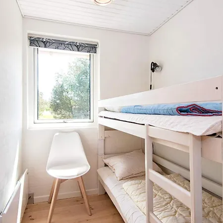 6 Person Holiday Home In Glesborg בית נופש
