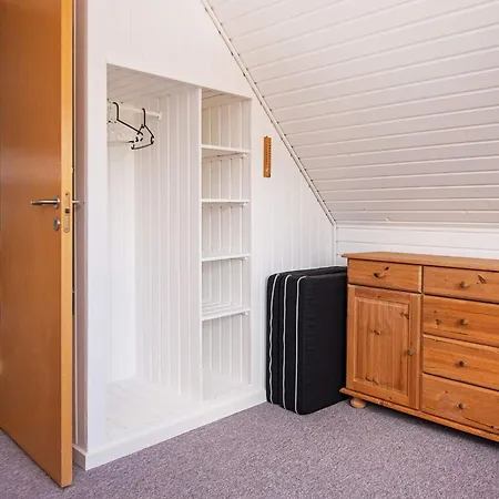6 Person Holiday Home In Glesborg בית נופש